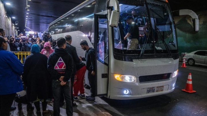 Nueva York abre albergue de emergencia para recibir a 1 mil inmigrantes