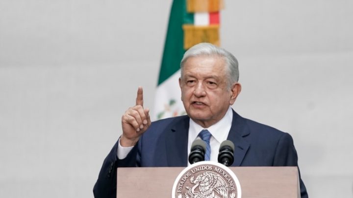 AMLO arremete contra gobernador de Florida por nueva ley migratoria