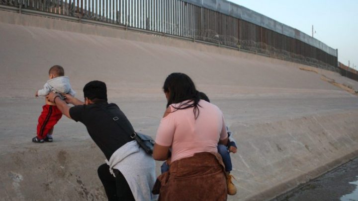 Aumenta el número de familias inmigrantes que llegan a la frontera