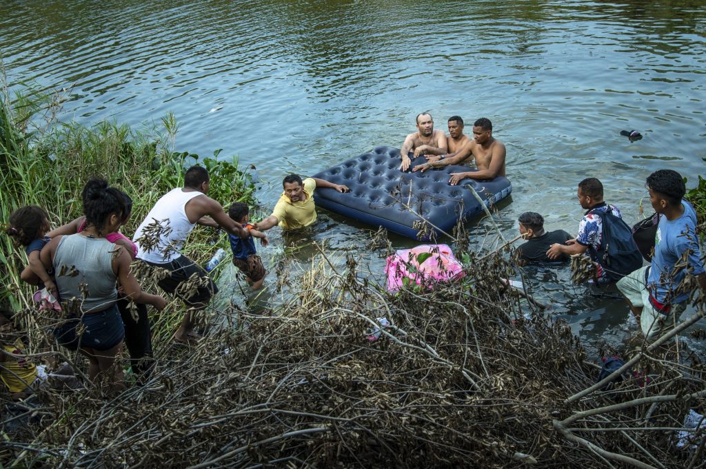Inmigrantes africanos ingresan a EEUU por una nueva ruta revelada en redes sociales