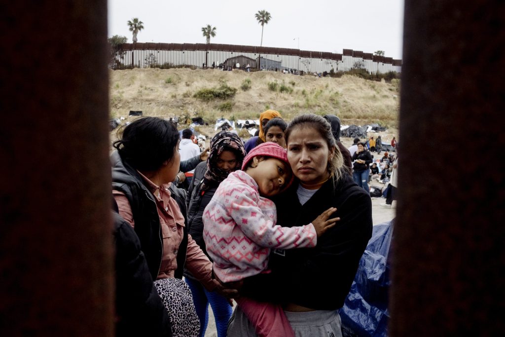 Disminuyen las deportaciones de familias inmigrantes bajo el nuevo programa de Biden