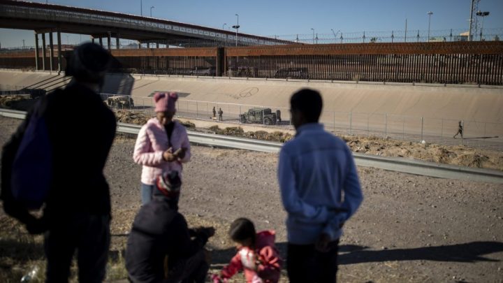 21 estados quieren bloquear el parole humanitario para hispanos de cuatro países