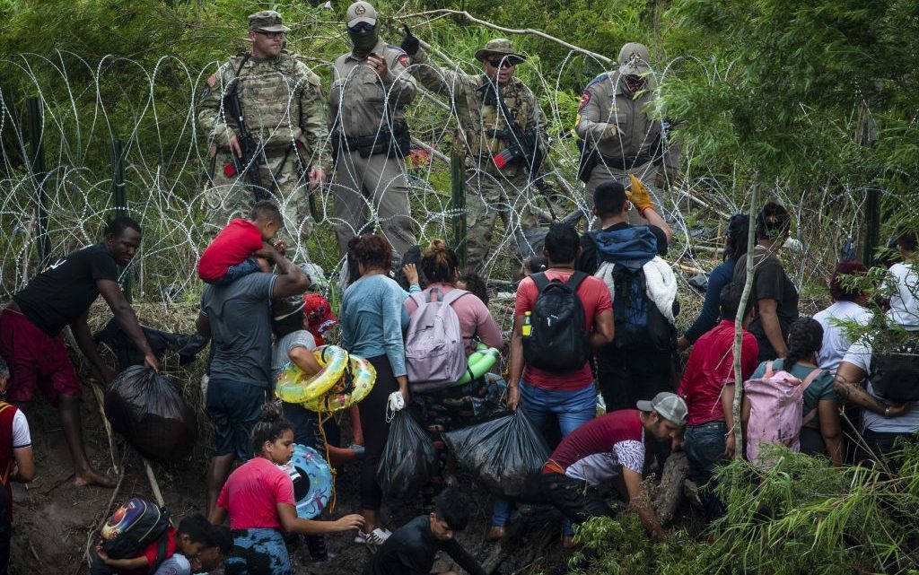 Más de 1.000 inmigrantes ingresan al día a EEUU