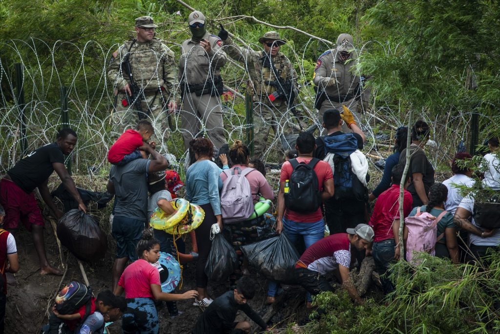 Más de 1.000 inmigrantes ingresan al día a EEUU