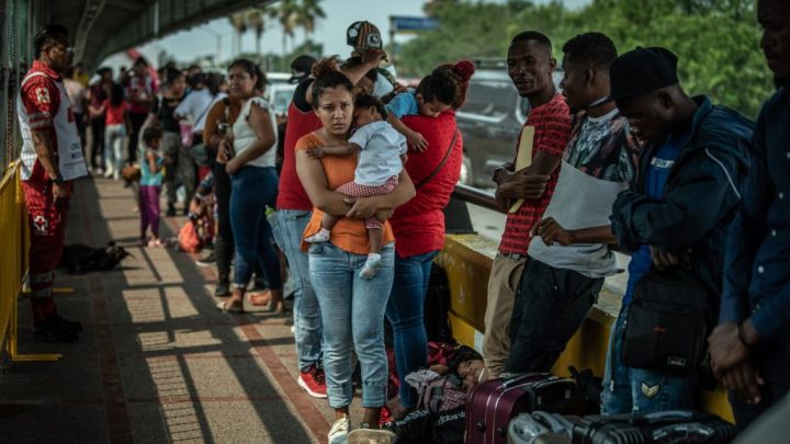 Las estafas más comunes que enfrentan los inmigrantes que buscan asilo en EEUU