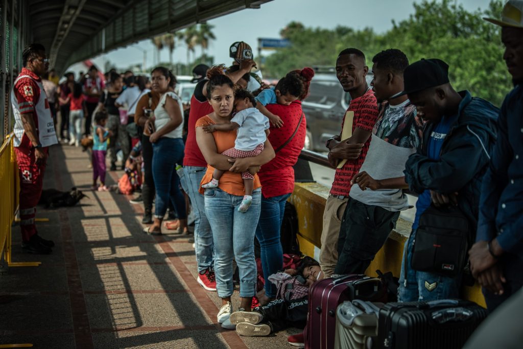 Las estafas más comunes que enfrentan los inmigrantes que buscan asilo en EEUU