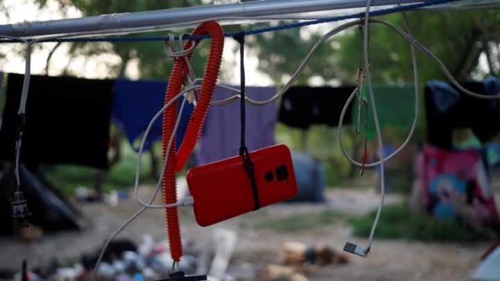 Autoridades migratorias de EEUU resaltan los beneficios de solicitar asilo en línea