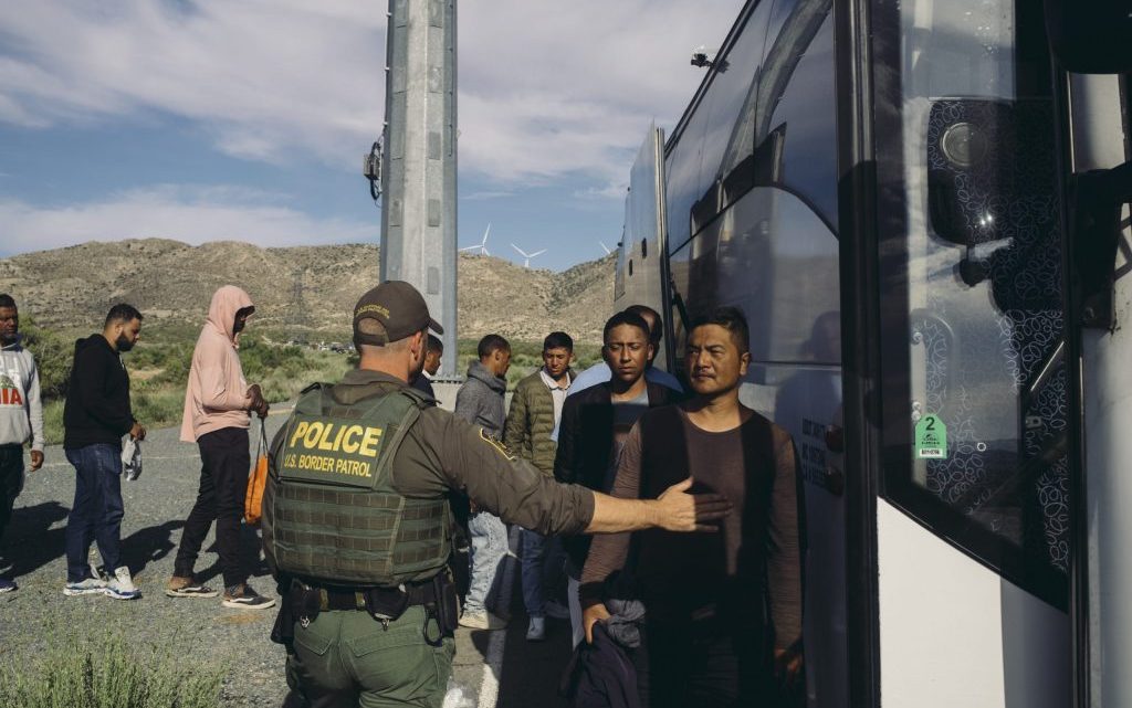 San Diego declara emergencia humanitaria por la llegada de inmigrantes