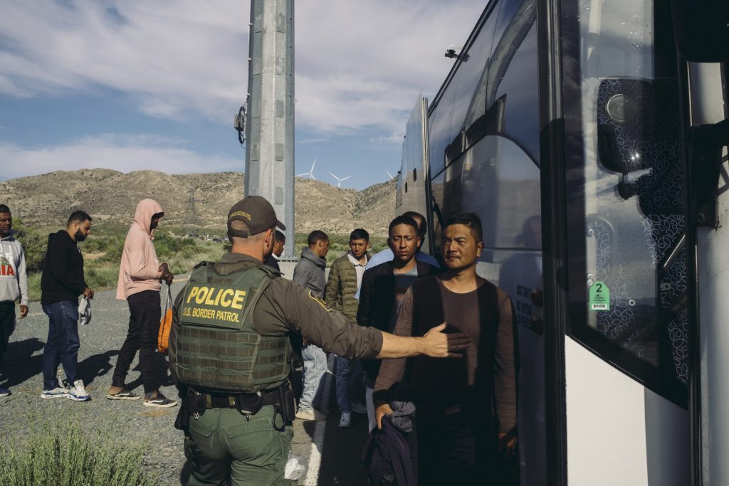 San Diego declara emergencia humanitaria por la llegada de inmigrantes