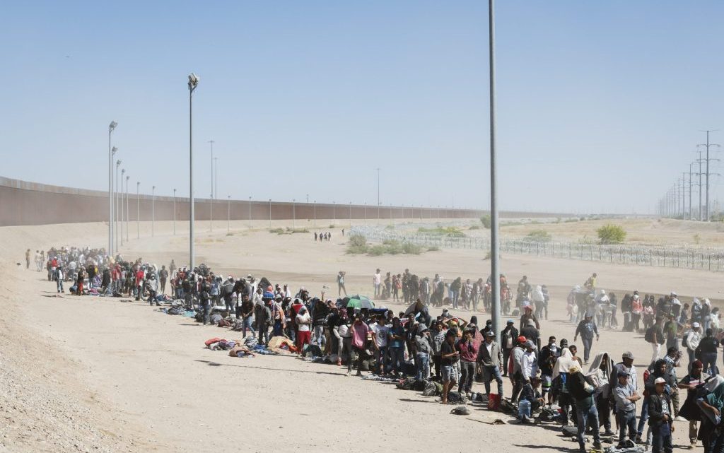 El Paso se queda sin recursos para atender a inmigrantes 