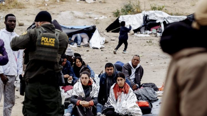 Arizona busca ayuda federal para manejar la llegada de inmigrantes