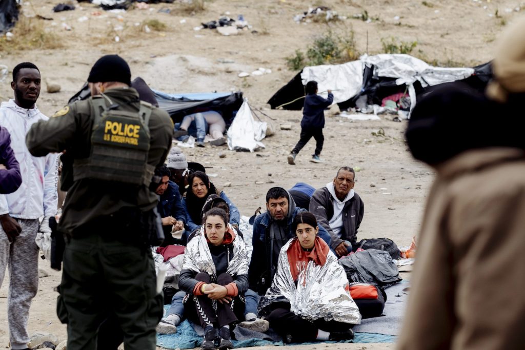 Arizona busca ayuda federal para manejar la llegada de inmigrantes