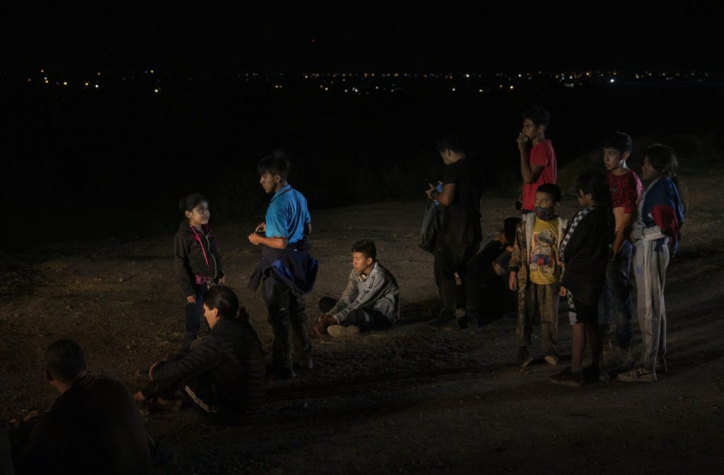 Niños inmigrantes expuestos a trabajos inseguros por fallas en la supervisión de EEUU