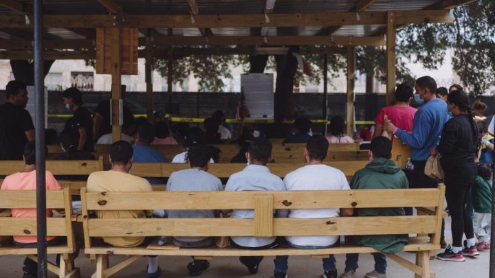 Solicitantes de asilo en EEUU deben llevar un intérprete a las entrevistas de inmigración