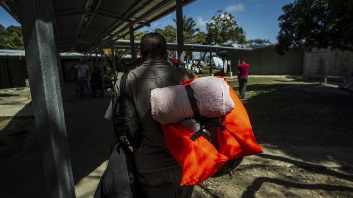 Inmigrantes cubanos liberados en EEUU con I-220A no calificarían para la residencia