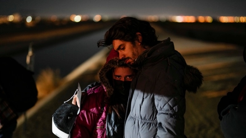 Migrantes cubanos con I-220A no calificarían para residencia en EEUU