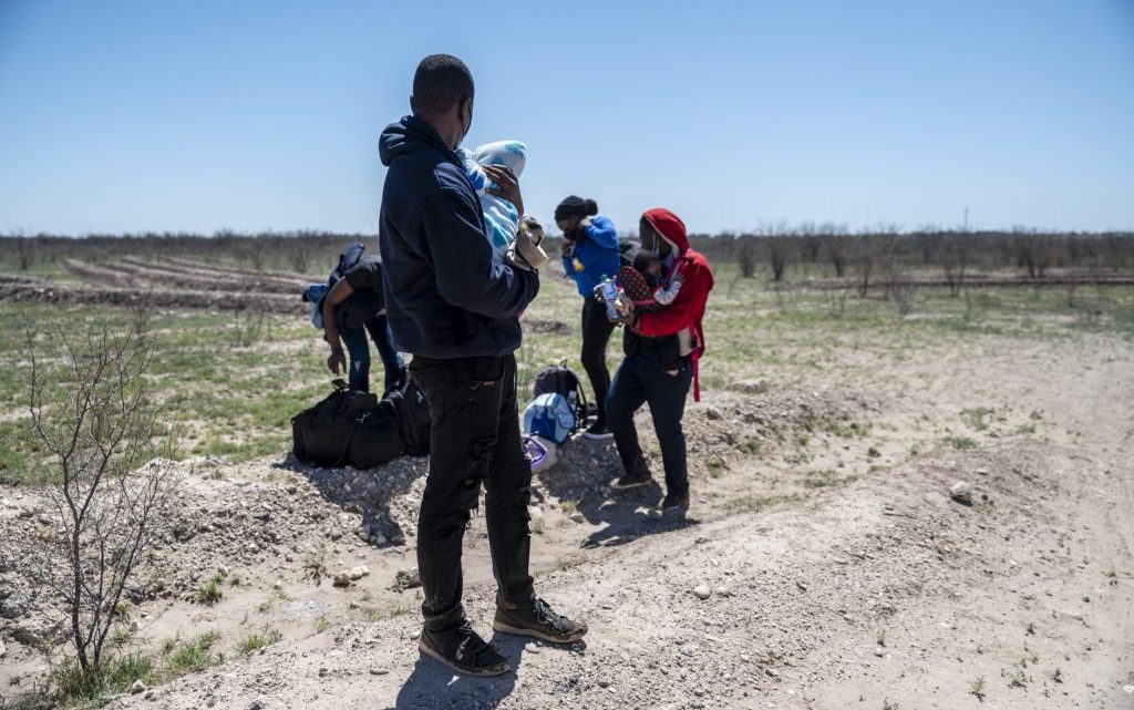 Calor aumenta muerte de inmigrantes en la frontera México-EEUU