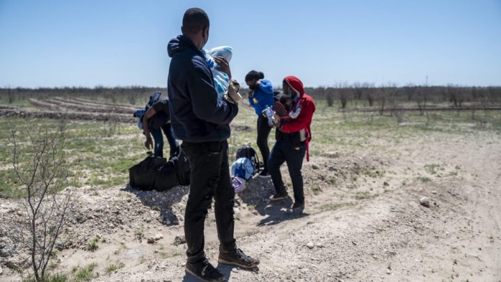 Calor aumenta muerte de inmigrantes en la frontera México-EEUU