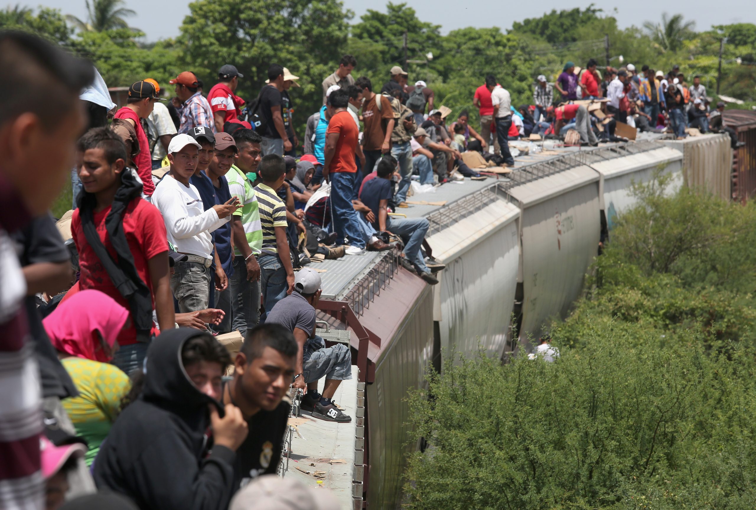 Más de 27,000 migrantes se han dirigido a la frontera en techo de tren en el último mes: INM