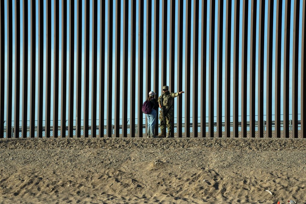 Biden aprueba la construcción del muro fronterizo en Texas