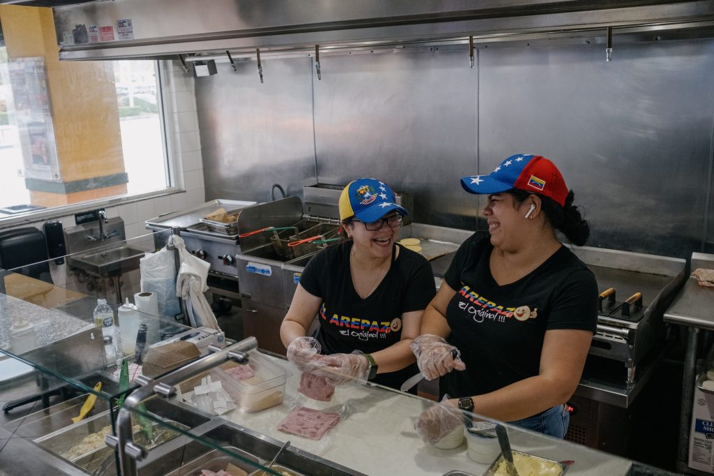 Llenar empleos con inmigrantes se enfrentan a 9 millones de solicitudes atrasadas