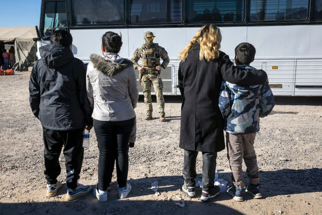 Inminente fallo judicial frenaría la separación de familias migrantes en la frontera con México
