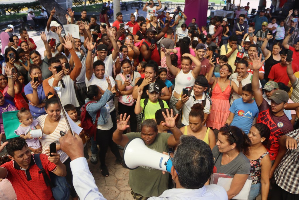Inmigrantes preparan caravana en el sur de México para Navidad