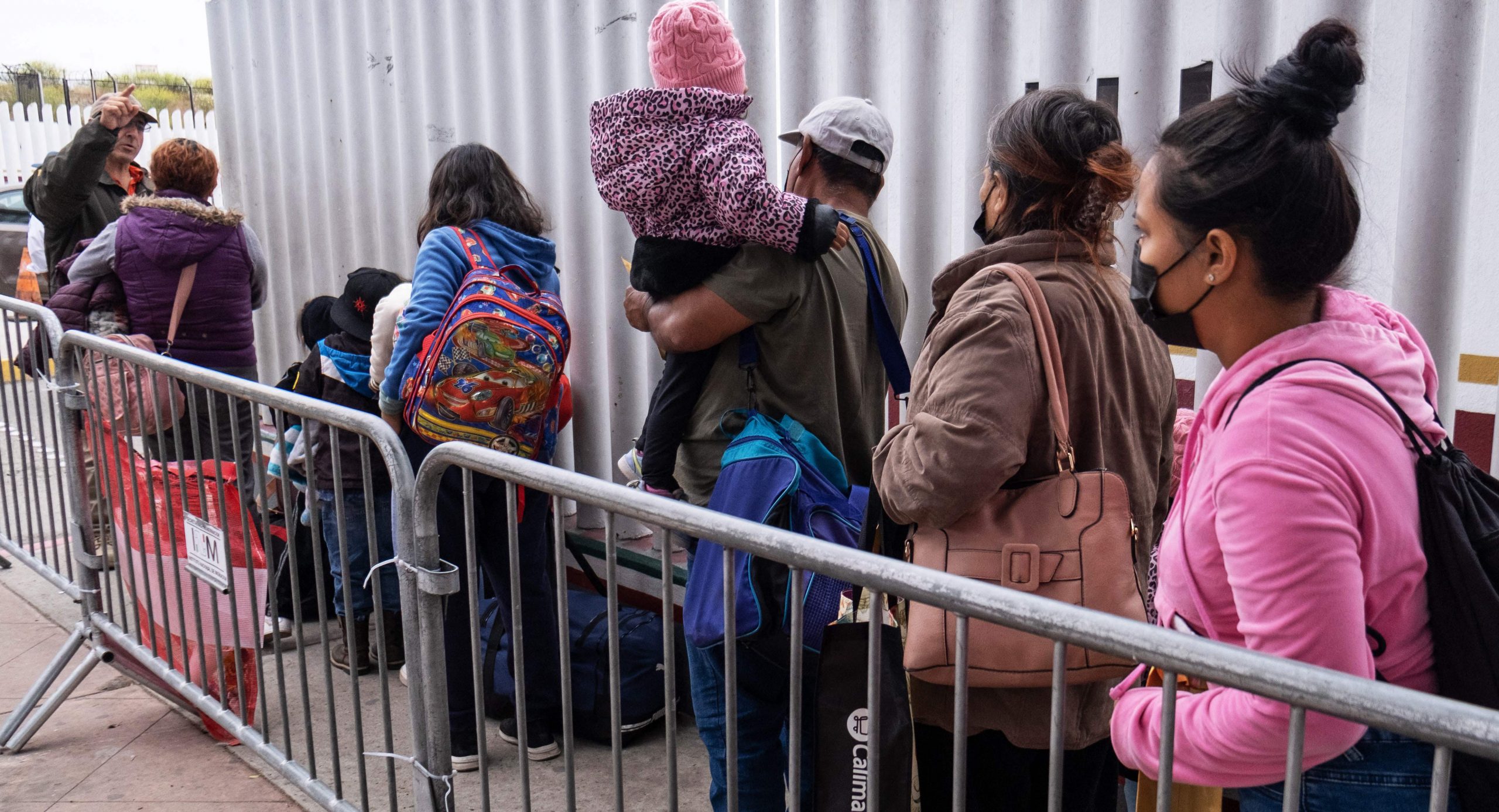 Cómo el ajuste de presupuesto afecta las restricciones al asilo en EEUU