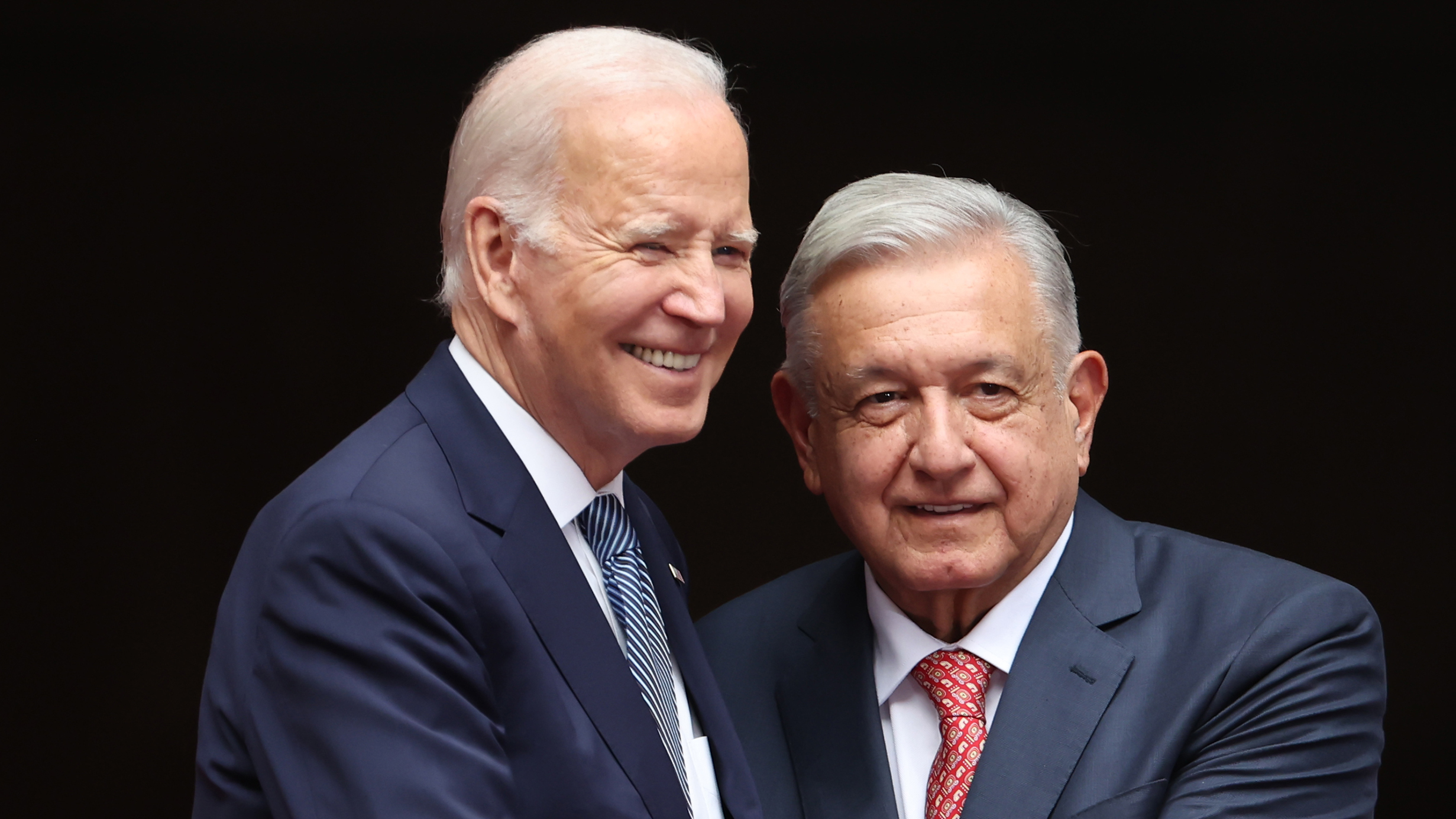 Biden y López Obrador acuerdan implementar nuevas medidas migratorias de inmediato