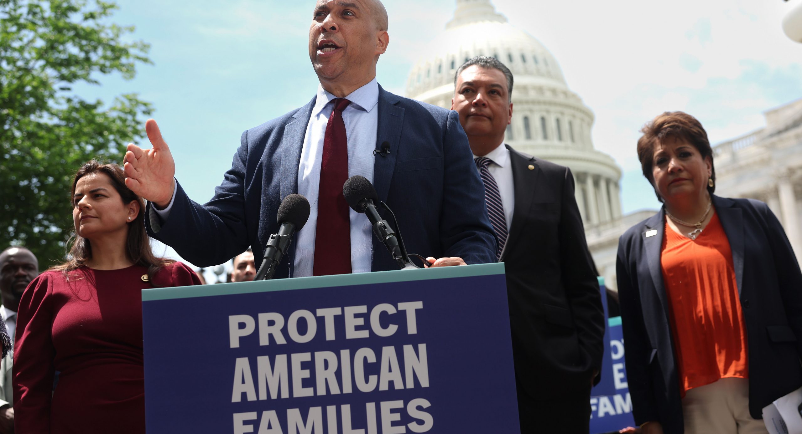 Piden a Biden aprobar decreto ejecutivo para proteger a millones de indocumentados