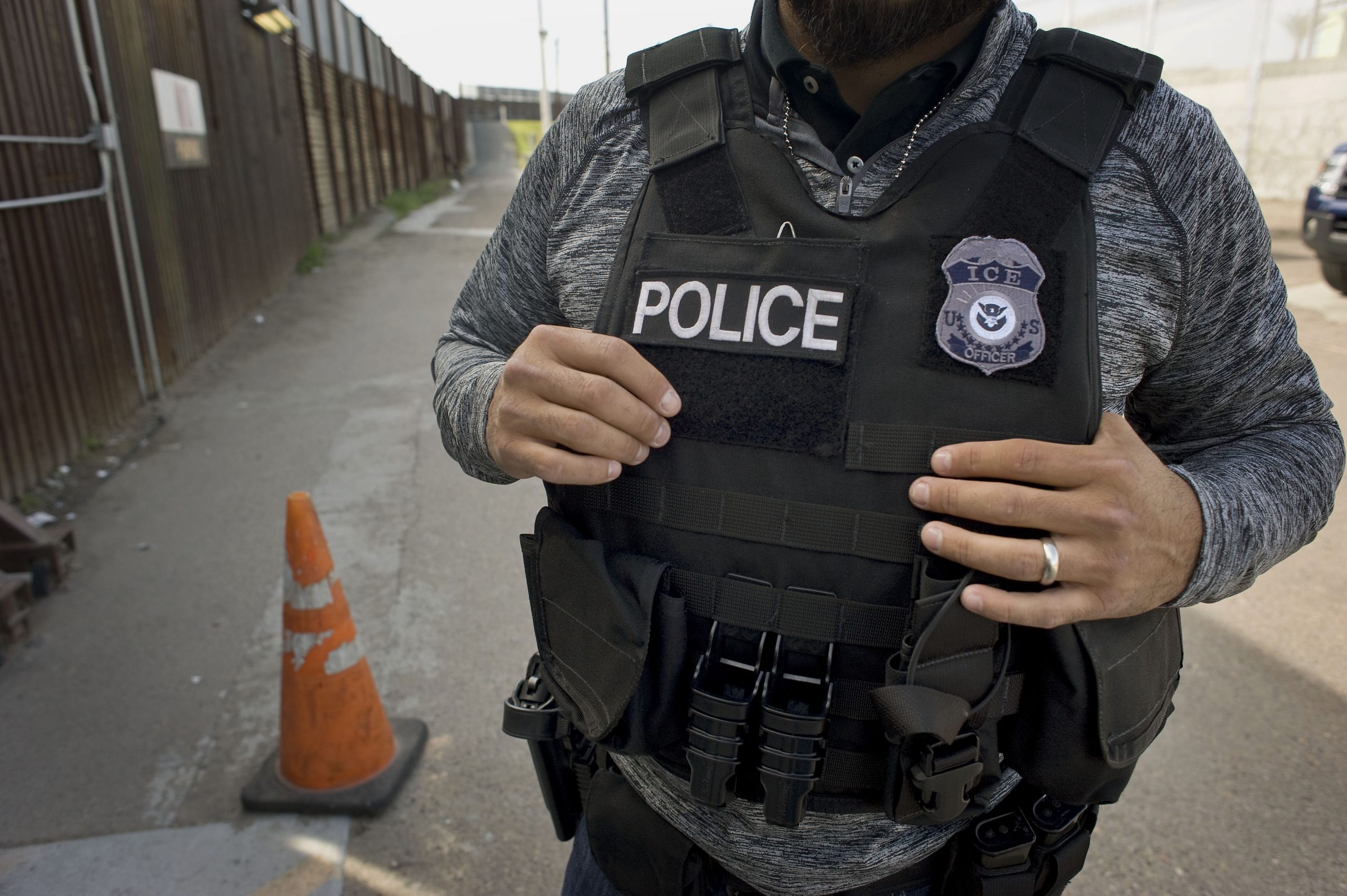 Arrestos de migrantes en la frontera caen a su punto más bajo en los últimos años