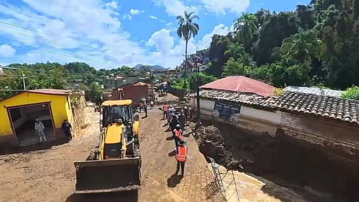 Mundo Migrante en poyo a las familias afectadas con las recientes inundaciones.
